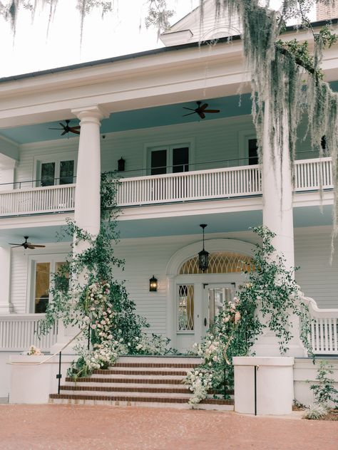 Join us on this wedding session at the Admiral's House in Charleston, where each frame captures the essence of opulence and refinement. Admirals House Charleston, Admirals House Charleston Wedding, Cottage Core Wedding, Oxford Wedding, Sarah Wood, Paper Rings, Private Estate Wedding, Luxury Wedding Photography, Wedding Session