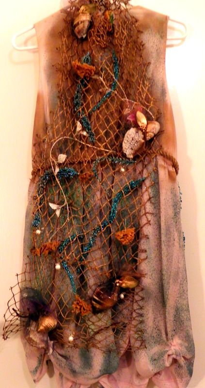 Backside of Siren Costume! Net with hand sewn sea shells, sea foam and seaweed. Shipwreck Party Outfits, Shipwrecked Costume, Seaweed Costume, Sea Monster Costume, King Triton Costume, Poseidon Costume, Merman Costume, Sea Witch Costume, Sea Creature Costume