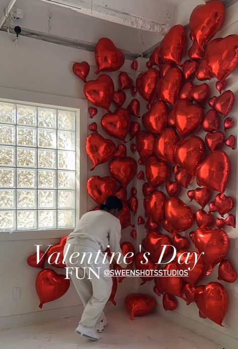 Church Valentine Party Ideas, Red Galentines Party, Valentines Day Themed Party, Valentine Engagement Party, Disco Valentines Day, Galentines Dinner Party, Valentine Birthday Theme, Red Birthday Aesthetic, Love Party Decorations