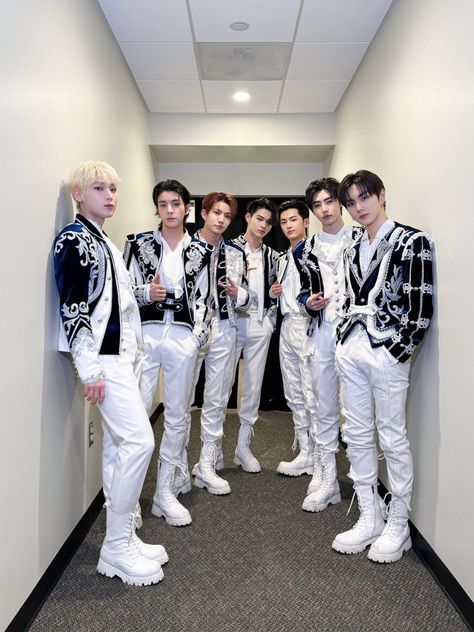 enhypen ot7 Outfits For Concerts, Enhypen Outfit, Enhypen Update, Twitter Enhypen, Prince Suit, Enhypen Twitter, Sunoo Niki, 7 Prince, Enhypen Official