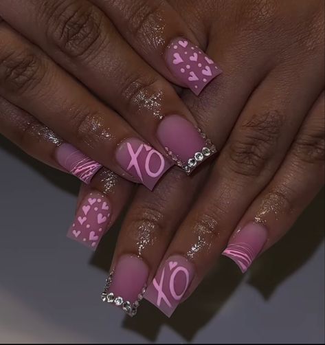 Cute Nails Acrylic Valentines, Nails Design With Hearts, Pink Xo Nails, Valentine’s Day Short Nail Set, Valentine Nail Inspo Square, Valentines Day Nails Inspo Short, Nail Art Designs Hello Kitty, Short Valentine Acrylic Nails, Nails Ideas Valentines