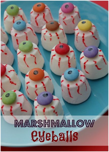 Halloween Marshmallows, Buffet Halloween, Eyeball Halloween, Creepy Halloween Party, Halloween Buffet, Spooky Halloween Food, Dessert Halloween, Postres Halloween, Recetas Halloween