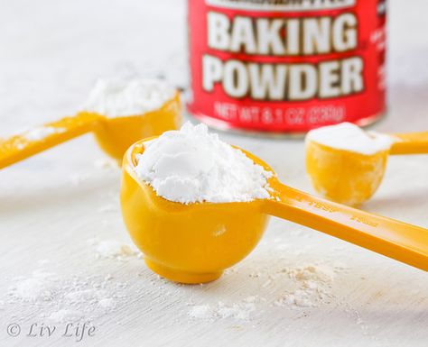 Blogger Kim Kelly offers a helpful recipe for making baking powder over at her website Liv Life. Spice Guide, Homemade Baking Powder, Kim Kelly, Baking Power, Dry Mixes, Homemade Baking, Recipe Baking, Diy Spices, Homemade Spices