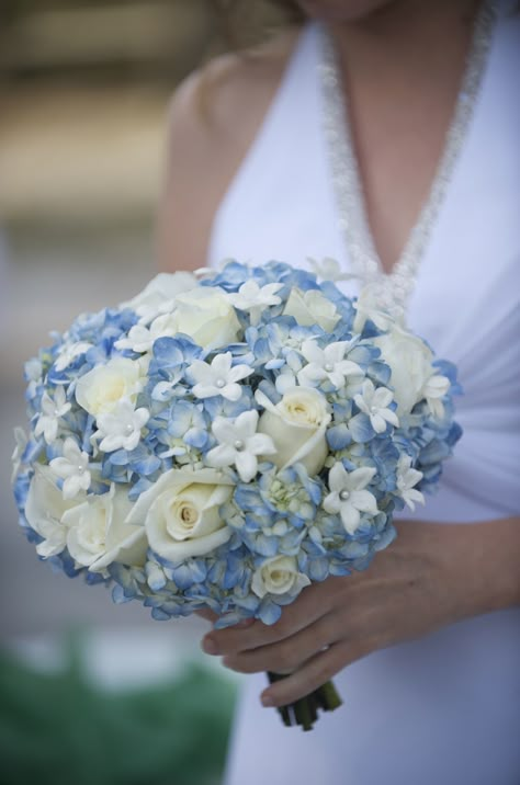 Brides Bouquet With Hydrangea, White Flowers With Blue Hydrangeas, Wedding Bouquet Blue Hydrangea, Light Blue Hydrangea Wedding Bouquet, Blue Hydrangea White Rose Bouquet, Blue Hortensia Bouquet, Ivory Bouquet Wedding, Hydrangea Bouquet Wedding, Bridal Bouquet Blue