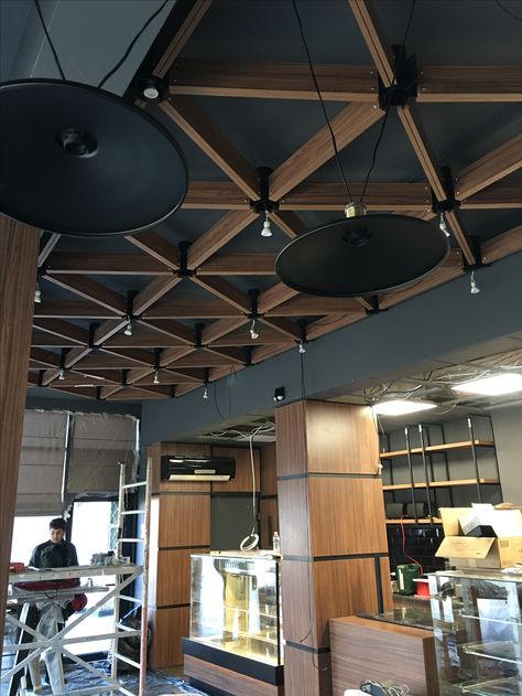 Walnut celling Restaurant Lighting Design Ceilings, Restaurant Celling, Minimal Ceiling Design, Industrial Restaurant Interior, Exposed Wiring, Black Ceiling Tiles, Restaurant Lighting Design, Gaming House, Grid Ceiling