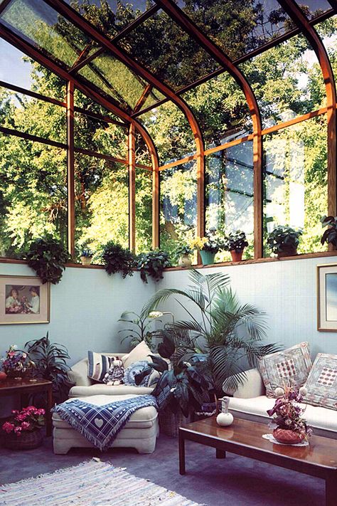 Sunrooms, solariums & greenhouses - what's the difference? ~ Sunshine Rooms Inc. Green Sunroom, Bohemian Sunroom, Greenhouse Sunroom, Sunroom Garden, Solarium Ideas, Solarium Room, Sunroom Greenhouse, Sunroom Kits, Sunroom Makeover