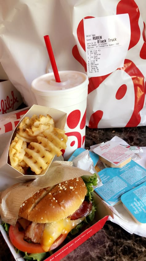 Chuck Fil A, Chick Fil A Order Ideas, Chick Fil A Order, Chick Fil A Aesthetic, Chick Fil A Breakfast, Chick Fa La, Fast Food Orders, Best Husband Ever, Soul Food Dinner