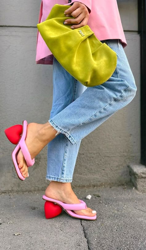 @imfashionbabe Bag by @rosedemaibags Sandals Yume Yume Jeans & Blazer by Zara Colorful Shoes Outfit, Pink Sandals Outfit, Funk Design, Autumn Fashion Work, Jeans Blazer, Extreme Fashion, Glad Rags, Fashion Victim, Carrie Bradshaw