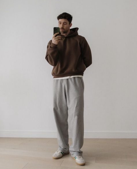 Minimalist Hoodie Outfit, Grey Sweatshirt Outfit Men, Grey Hoodie Outfit Men, Grey Joggers Outfit, Sweat Pants Style, Hoodie Men Outfit, Brown Hoodie Outfit, Daniel Simmons, Normcore Outfits