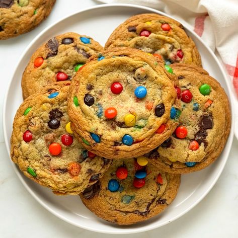 Soft and Chewy M&M Cookies Recipe Mnm Cookies, M M Cookies, M And M, Chocolate Peanut Butter Cookies, Trending Recipes, Yummy Sweets, Gluten Free Cookies, Chef Recipes, Cookies Recipe