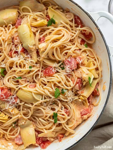 Tomatoes, artichokes, and cream come together in this delicious 20 minute Artichoke Pasta recipe. A super quick and easy dinner under 30 minutes that's great for any night of the week. Medditeranean Diet Dinner Recipes, Pasta With Artichoke Hearts, Dinner Under 30 Minutes, Chicken Artichoke Pasta, Artichoke Heart Recipes, Artichoke Pasta, Artichoke Chicken, Artichoke Recipes, Bacon Pasta