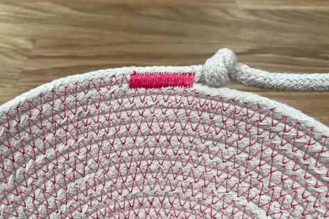 Rope Bowl Tutorial, Rope Basket Tutorial, Coiled Fabric Bowl, Clothesline Basket, Basket Makeover, Fabric Basket Tutorial, Rope Bowls, Diy Rope Basket, Coiled Fabric Basket