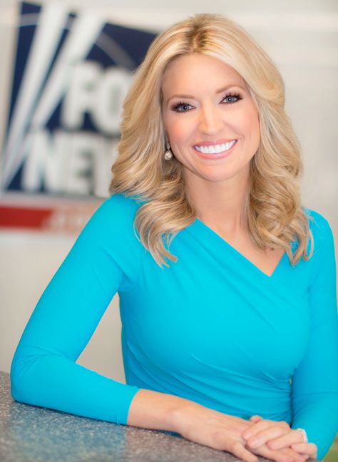 Ainsley Earhardt, Elisabeth Hasselbeck, Female News Anchors, Fox News Anchors, Silhouette Design Studio, New Haircut, Fox Girl, Hair Styles 2017, News Anchor