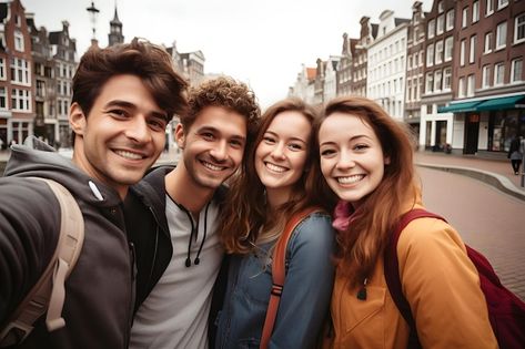 young group, cute girl, traveller girl, europe tour, student life, travelling with friends, europe aesthetics, metro, train tour, group of students travelling Traveling In Europe, Metro Train, Tour Group, Europe Tour, Train Tour, Student Travel, Europe Tours, Student Life, Travel Fun