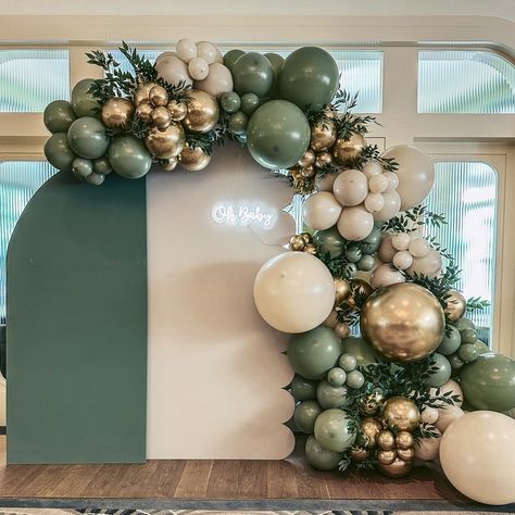 Masculine Party, Party Backdrop Ideas, Arch Backdrop, Green Balloon, Large Balloons, Backdrop Ideas, Entrance Ways, Balloon Centerpieces, Party Backdrop