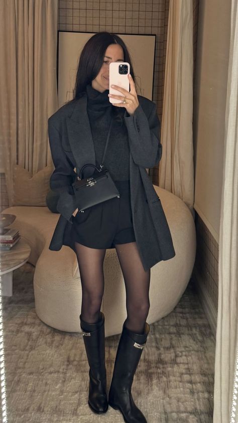 Black Suede Boots Outfit, Rain Boots Outfit Spring, Spring Fashion Aesthetic, Fall Party Outfit, Night Out Outfit Classy, Riding Boot Outfits, Bar Outfits, Winter Styling, Black Boots Outfit