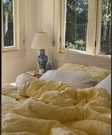 Parisian Yellow Bedroom, Bedroom Inspo Yellow, Yellow Bedsheet Aesthetic, Pastel Yellow Bedding, Yellow Beach Bedroom, Muted Yellow Bedroom, Yellow Vintage Bedroom, Yellow Sheets Bedroom, Yellow Cottage Core Bedroom