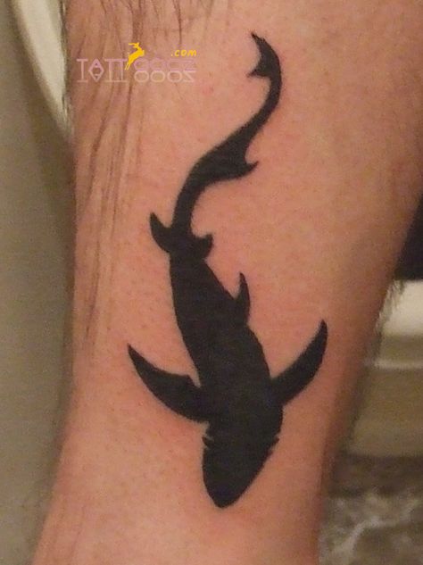 Shark tattoo Beach Theme Tattoos, Tattoo Types, Henna Men, Compass Rose Tattoo, Tattoo Animal, Worlds Best Tattoos, Shark Tattoo, Shark Tattoos, Fish Tattoo