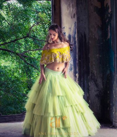 #Trending: Ruffles In Bridal Outfits! Pista Green Lehenga, Ruffle Lehenga, Skirt And Crop Top, Pista Green, Lehnga Dress, Anushree Reddy, Green Lehenga, Salwar Kamiz, Indian Gowns Dresses