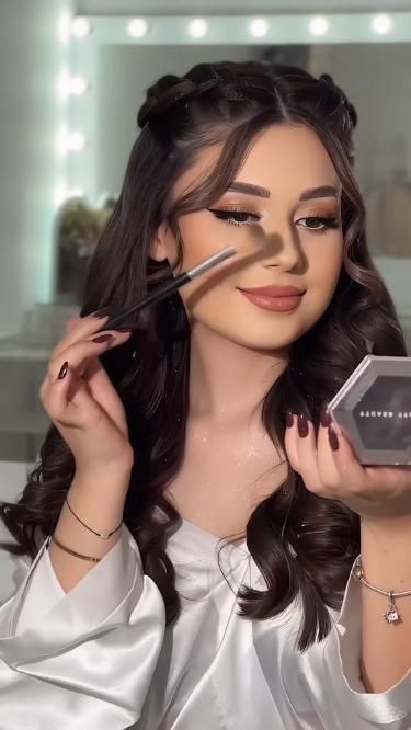 "MakeupArt#MakeupLooks#MakeupTutorial#BeautyTips#MakeupInspiration#MakeupAddict#GlamMakeup#MakeupGoals#MakeupLover#MakeupFails#MakeupMistakes#BeautyBlunders#MakeupOops#MakeupGoneWrong#MakeupDisaster#MakeupRealTalk#MakeupTruths#MakeupIdeas#MakeupLooks#MakeupLooksNatural#MakeupIdeas2024#WinterMakeupIdeas#ChristmasMakeup#ChristmasMakeupLook#BeautyTips#MakeupInspiration
#MakeupAddict#GlamMakeup
#MakeupGoals#MakeupLover#MakeupFails#MakeupMistakes#BeautyBlunders#MakeupOops#MakeupGoneWrong
#MakeupDisas Long Face Wedding Hairstyles, Glam Look Hair Hairstyles, Best Bridal Look, Make Up Looks For Graduation, Bridal Make-up, Full Bridal Makeup, Nude Bridal Makeup, Make Up Bold, Nude Makeup Looks