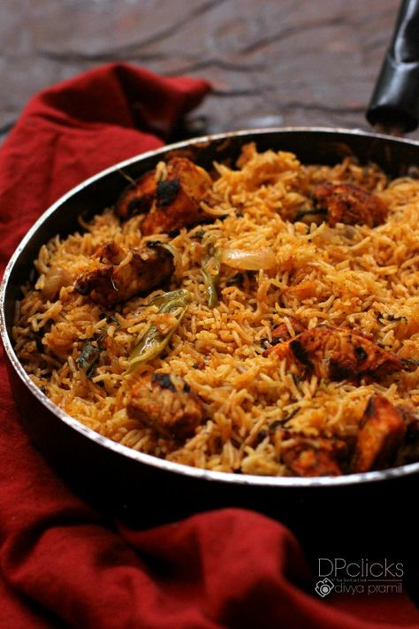 Chicken Tikka Biryani, Seekh Kabab, Biryani Rice, Indian Rice Recipes, Chicken Biryani Recipe, Indian Chicken Recipes, Veg Food, Mutton Recipes, Like Chicken