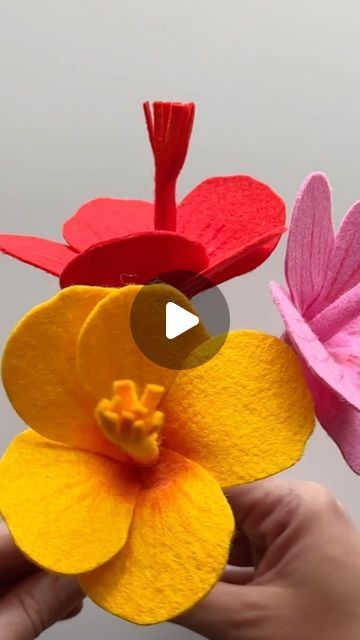 Resa Curbo Creative on Instagram: "How to make a felt hibiscus flower! A video tutorial (with the free pattern) is on my YouTube channel.   #feltflower #hibsicus" Hibiscus Bouquet, Wifey Material, Hibiscus Flower, July 4, Hibiscus Flowers, Felt Flowers, My Youtube Channel, Costume Ideas, Video Tutorial