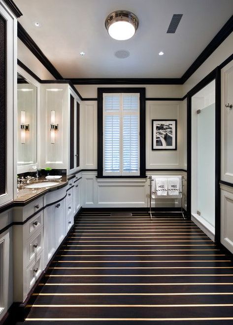 black and white bathroom 7 Crown Molding Bathroom, Black Trim Interior, Red Bathroom Decor, Black And White Tiles Bathroom, English Project, Black Molding, Trim Ideas, Black White Bathrooms, French Country Bathroom