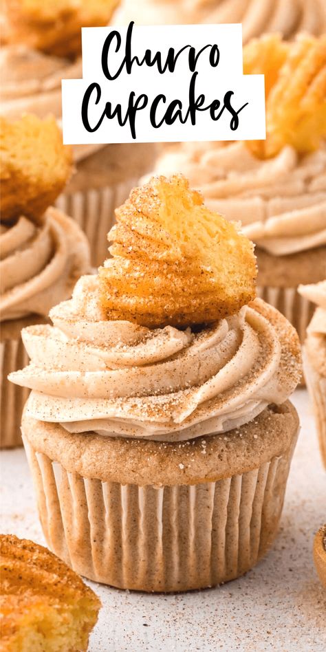 Churro cupcakes are perfectly moist cinnamon cupcakes topped with a cinnamon cream cheese frosting and then dusted with cinnamon sugar. They pack all the flavors of a Mexican churro in a delicious cupcake. Cereal Cupcakes, Churros Dessert, Churro Dessert, Churro Cupcakes, Recipes Cupcakes, Dessert Halloween, Cereal Dessert, Easy Cheesecake Recipes, S'mores