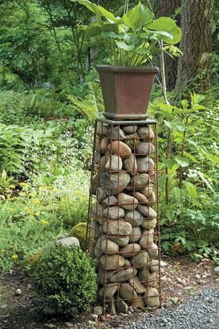 How to decorate your garden with stones and rocks. I have a lot of stones around may have to do this Garden Plinth Ideas, Gabion Plant Stand, Tomato Cage Crafts Yard Decorations, Rock Yard Art, Diy Garden Sculpture Ideas, Garden Sculpture Diy, Garden With Stones, Stone Garden Ideas, Tomato Tower