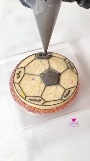 Soccer Ball Template, Ball Template, Soccer Cookies, Sports Cookies, Soccer Party, Santa Cookies, Iced Cookies, Soccer Mom, Birthday Cookies