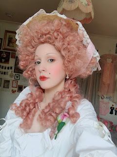 Rococo Wig Tutorial, Marie Antoinette Hair Tutorial, Hedgehog Hairstyle, 17th Century Hair, Marie Antoinette Film, Cosplay Wig Styling, 18th Century Makeup, Rococo Hair, Marie Antoinette Hair