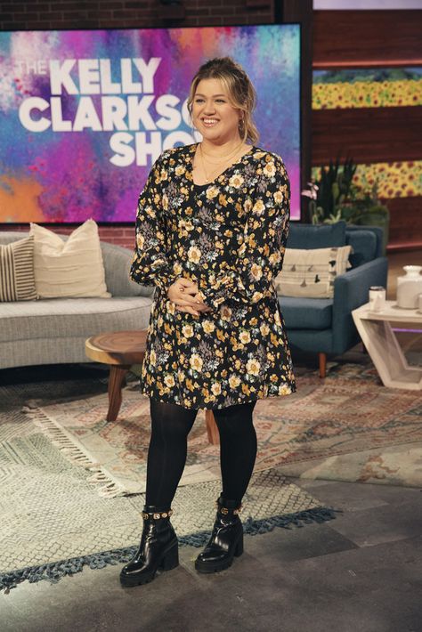 Kelly Clarkson Dresses, Kelly Clarkson Concert Outfit, Kelly Clarkson Style Outfits, Kelly Clarkson Style, Kelly Clarkson Outfits, Kelly Clarkson Hair, Kelly Clarkson American Idol, Kelly Clarkson Songs, Fem Fashion