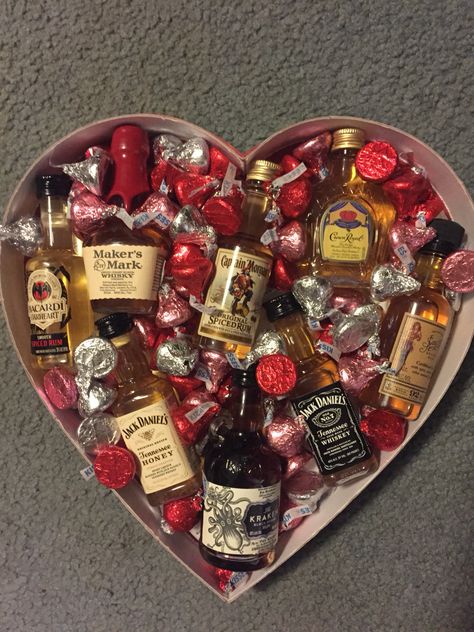 What To Make Him For Valentines Day, Cute Guy Valentine Gifts Boyfriends, Hood Valentines Gift For Boyfriend, Valentines Mens Gifts, Boyfriend Valentines Day Gifts Aesthetic, Valentines For Guys Gifts Ideas For Men, Men’s Valentine’s Day Basket, Valentines For Men Ideas, Valentine’s Day Gift Ideas For Men