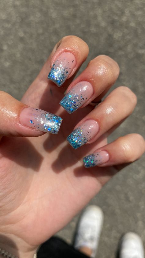 unghie gel french glitter blu Cute Blue Sparkly Nails, Blue Sparkly Tips Nails, Blue French Glitter Nails, Blue Nails Glitter, Nails Blue Glitter, Blue Sparkly Nails, Glitter Gradient Nails, Glitter Tip Nails, Blue Glitter Nails