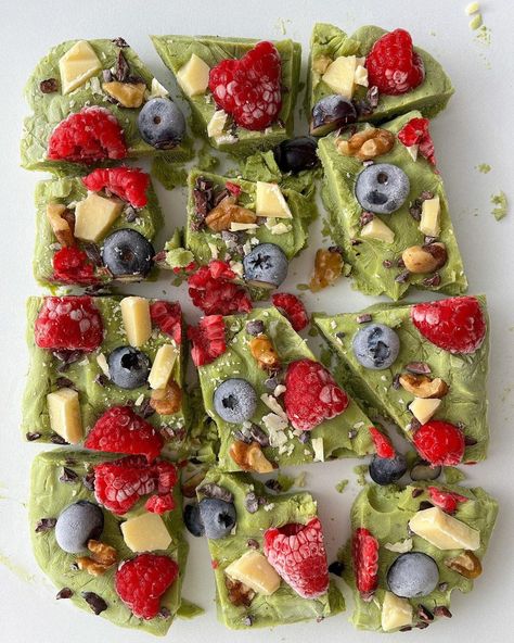 matcha frozen yogurt bark 🍵✨ we love an easy healthy dessert recipe! this matcha yogurt bark is so simple, customizable, and uses… | Instagram Matcha Bar At Home, Healthy Matcha Dessert, Health Aesthetic Food, Matcha Snacks, Matcha Yogurt, Graduation Party Food Ideas, Graduation Party Food, Yogurt Bark Recipe, Easy Healthy Dessert