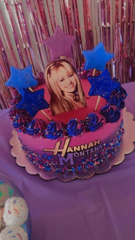 Hannah Montana Themed Party, Hannah Montana Party Ideas, Hannah Montana Birthday Party, Hannah Montana Party, Pop Star Party, 21st Bday Ideas, 25th Birthday Parties, Rock Star Party, Football Birthday Party