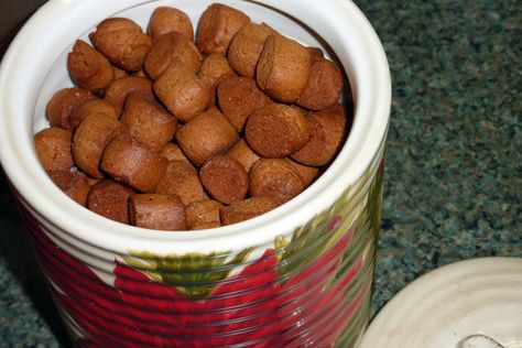 Peppernuts German, German Roasted Nuts Recipes, Ginger Spice Cookie Recipe, German Gingerbread Cookies Recipes, German Spice Cookies, Peppernuts Recipe, Traditional German Gingerbread Cookies, Old Fashioned Molasses Cookies, Ginger Spice Cookies