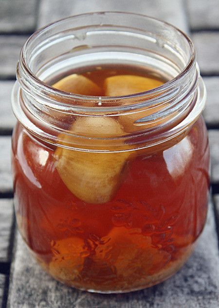 Garlic Honey: The Best Homemade Sore Throat Remedy - Healthy Green Kitchen Honey Sore Throat Remedy, Remedy For Sore Throat, Honey For Sore Throat, Honey Remedies, Sore Throat Tea, For Sore Throat, Throat Remedies, Sore Throat Remedies, Garlic Honey