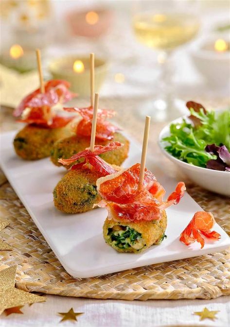 35 canapés navideños fáciles que te harán quedar muy bien New Year's Snacks, Spanish Tapas Recipes, Tapas Recipes, Spanish Tapas, Christmas Appetizers, Fall Recipes, Good Eats, Christmas Food, A Food