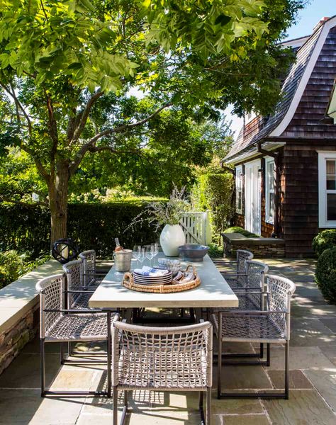 A shingle style colonial cottage in East Hampton gets a breezy makeover Hamptons Cottage Exterior, Hampton Cottage, Hamptons Cottage, Colonial Cottage, Traditional Staircase, Thom Filicia, Dining Design, Cottage Exterior, Hamptons House