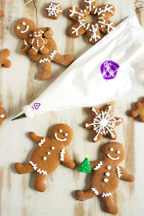 How to make Royal Icing from Scratch Royal Icing Recipe For Piping, Icing Recipe For Piping, Valentine Sugar Cookie Recipe, Best Frosting Recipe, Best Frosting, Dairy Free Recipes Dessert, Christmas Cookie Box, Valentine Sugar Cookies, Royal Icing Recipe