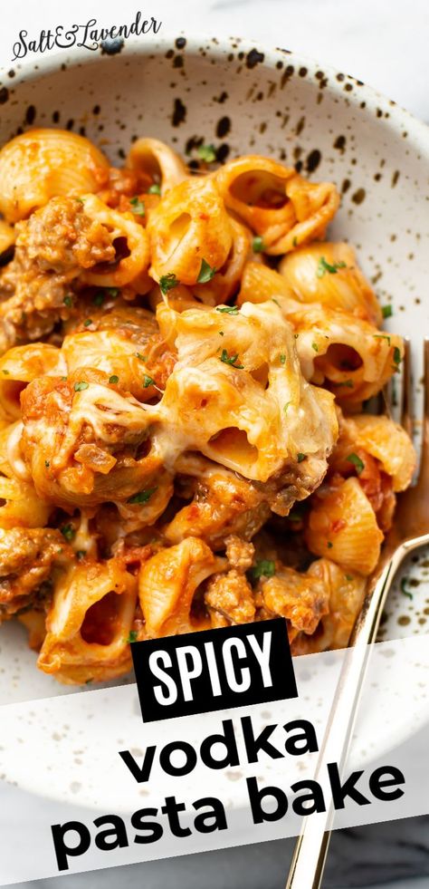 a bowl of pasta with a fork and text overlay that reads spicy vodka pasta bake Spicy Vodka Sauce, Cheesy Baked Pasta, Spicy Vodka Pasta, Sausage Pasta Bake, Vodka Sauce Recipe, Vodka Sauce Pasta, Pasta Bake Recipe, Spicy Pasta, Vodka Pasta