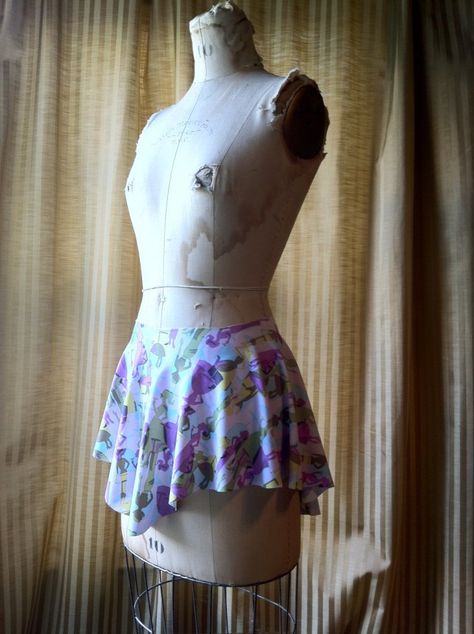 Ready to dance! Diy Leg Warmers, Ballet Wrap Skirt, Diy Skirts, Skirt Pattern Free, Ballerina Skirt, Skirt Tutorial, Ballet Clothes, Diy Skirt, Chiffon Wrap