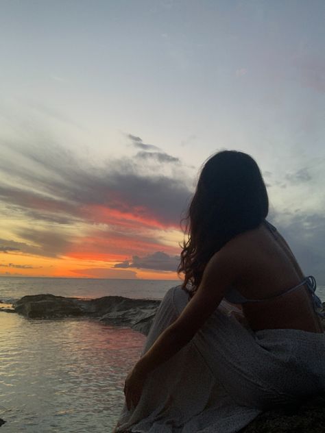 No Face Beach Poses, No Face Beach Pictures, Faceless Beach Pics Aesthetic, Beach No Face Photos, Summer Photos Beach, Summer Sunset Pictures, Photo Girly Beach, Short Horror Stories, Ocean Girl