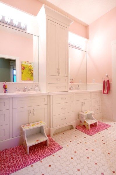 jack n jill bathroom-- disregard the pink. like cabinet idea if we can't do separate bathroom Girls Bathroom Design, Veranda Interiors, Kids Bathroom Design, Girl Bathrooms, Childrens Bathroom, Jack And Jill Bathroom, Bath Girls, Jack And Jill, Girls Bathroom