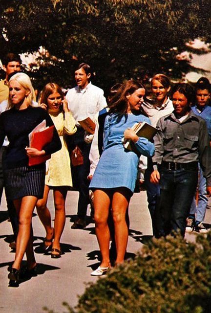 1970s College Fashion, 1970s Street Style, 70s Pajamas, 70s Fall Fashion, Horse On A Stick, 1960s School, 1960's Style, 1970s Dress, Retro Space