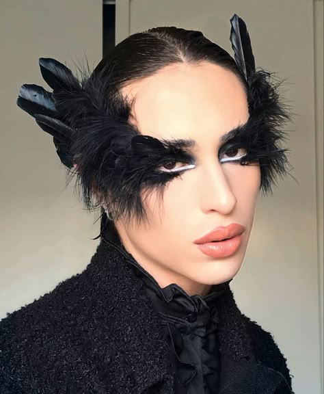 Feather Makeup Look, Black Drag Makeup, Crow Makeup, Feather Makeup, Black Swan Makeup, Masquerade Makeup, Bird Makeup, Punk Makeup, Face Art Makeup