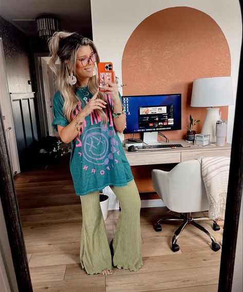 Funky Boho Style, Boho Athleisure Outfits, Western Hippie Outfits, Classically Cassidy Outfits, Cassidy Michelle Outfits, Hippie Teacher Outfits, Minimalist Boho Fashion, Boho Teacher Outfit, Ward Robes