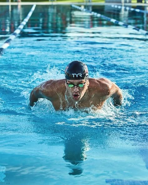 Swimmer Senior Photos, Swimming Photoshoot, Swimming Technique Freestyle, Man In Water, Swim Photoshoot, Tyr Swimwear, Swimming Technique, Swimming Competition, Swimming Aesthetic