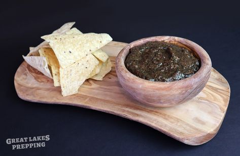 Roasted Black Salsa (Baja Fresh Copycat Recipe) | Great Lakes Prepping Black Salsa, Salsa Negra, Fresh Salsa Recipe, Space Food, Hispanic Food, Fresh Salsa, Fire Roasted, Latin Food, Salsa Recipe